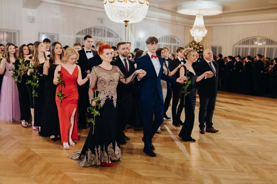 Studniówka w "Orkanie" (ZDJĘCIA) - zdjęcie 15