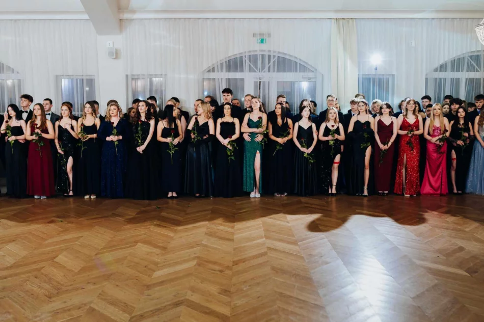 Studniówka w "Orkanie" (ZDJĘCIA) - zdjęcie 16