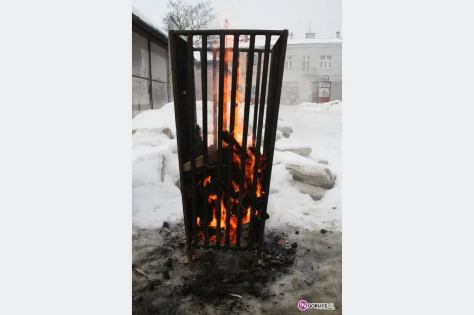 Na Rynku w Bieczu stanął koksownik - zdjęcie 2