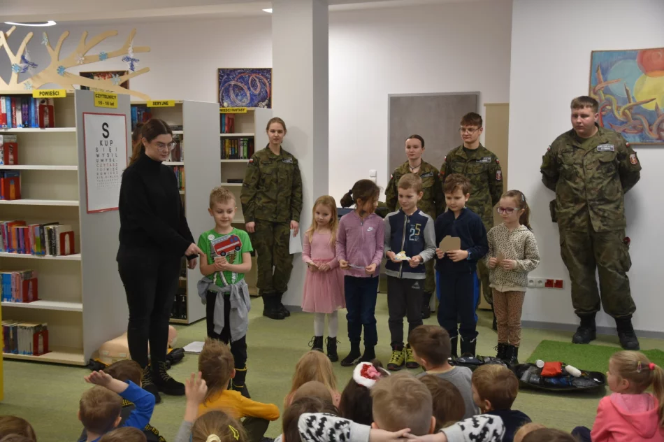 Warsztaty z pierwszej pomocy odbyły się w Miejskiej Bibliotece Publicznej - zdjęcie 4