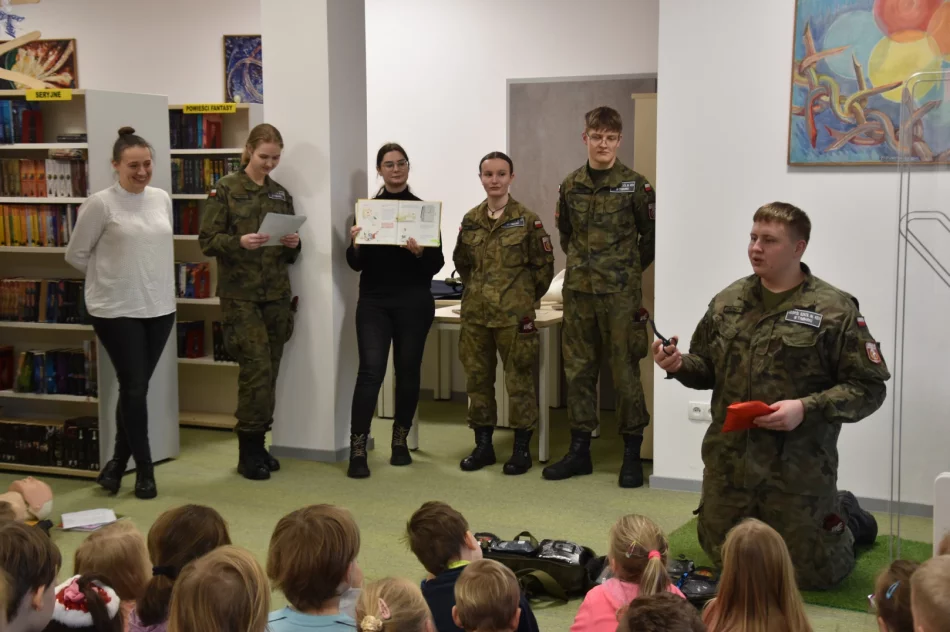 Warsztaty z pierwszej pomocy odbyły się w Miejskiej Bibliotece Publicznej - zdjęcie 5