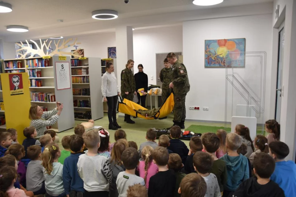 Warsztaty z pierwszej pomocy odbyły się w Miejskiej Bibliotece Publicznej - zdjęcie 14