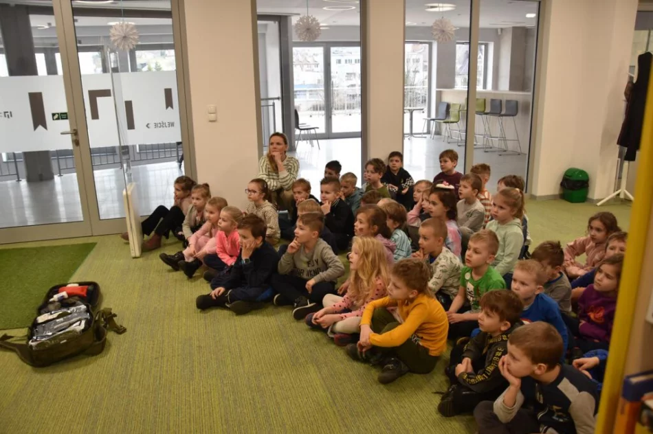 Warsztaty z pierwszej pomocy odbyły się w Miejskiej Bibliotece Publicznej - zdjęcie 15