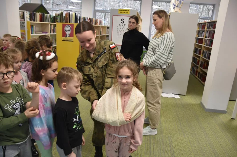 Warsztaty z pierwszej pomocy odbyły się w Miejskiej Bibliotece Publicznej - zdjęcie 16