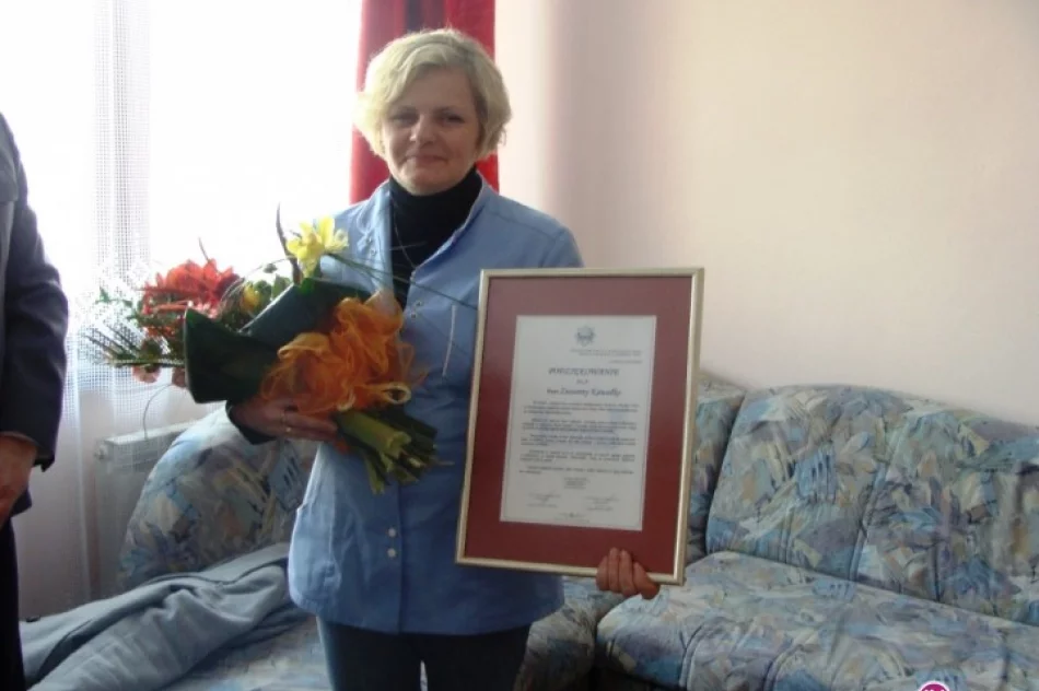 Komendant z podziękowaniami u pielęgniarki - zdjęcie 3