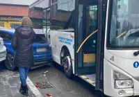 Mandat dla 24-latki za kolizję z autobusem - zdjęcie główne