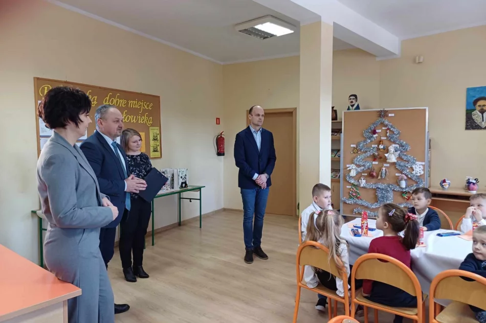 Podsumowanie IV Gminnego Konkursu Plastycznego „Na choince ozdób wiele” - zdjęcie 17