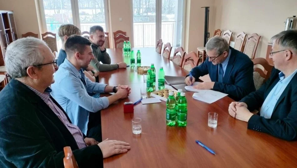 Gmina podpisała umowy z klubami - zdjęcie 1