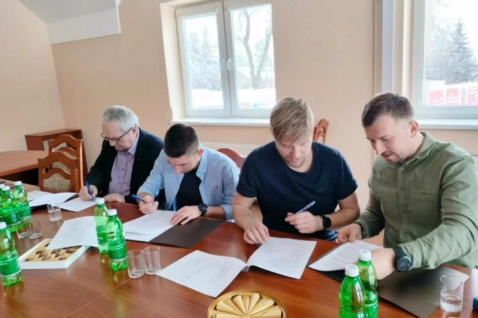 Gmina podpisała umowy z klubami - zdjęcie 3