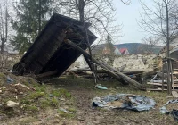 Przy zabytkowym kościele zawaliła się drewniana dzwonnica - zdjęcie główne