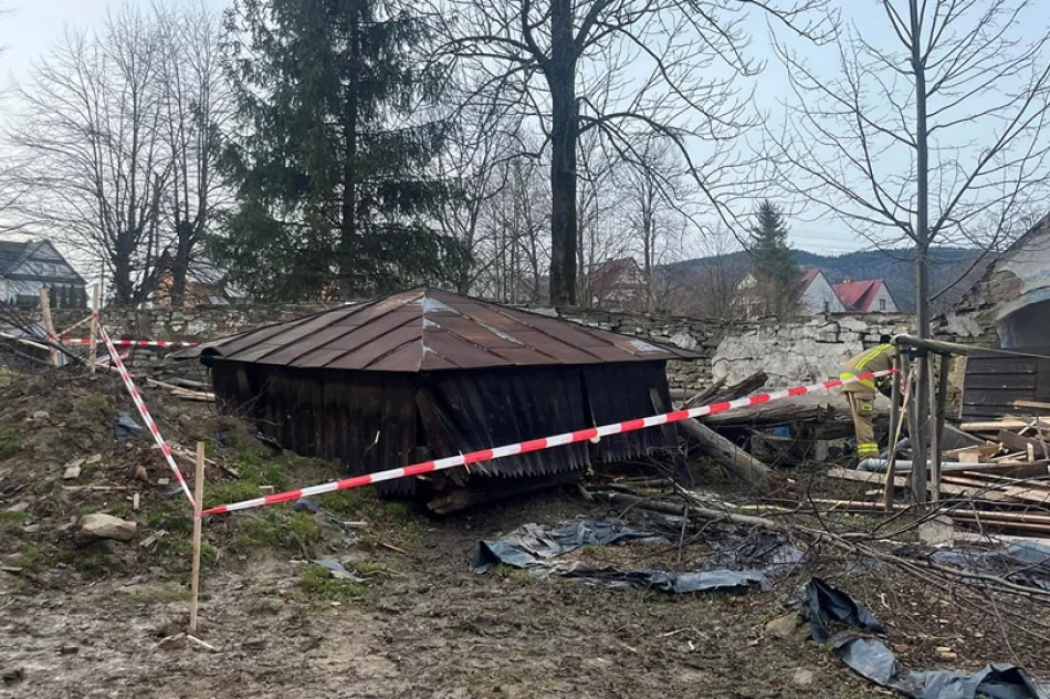 Przy zabytkowym kościele zawaliła się drewniana dzwonnica - zdjęcie 3