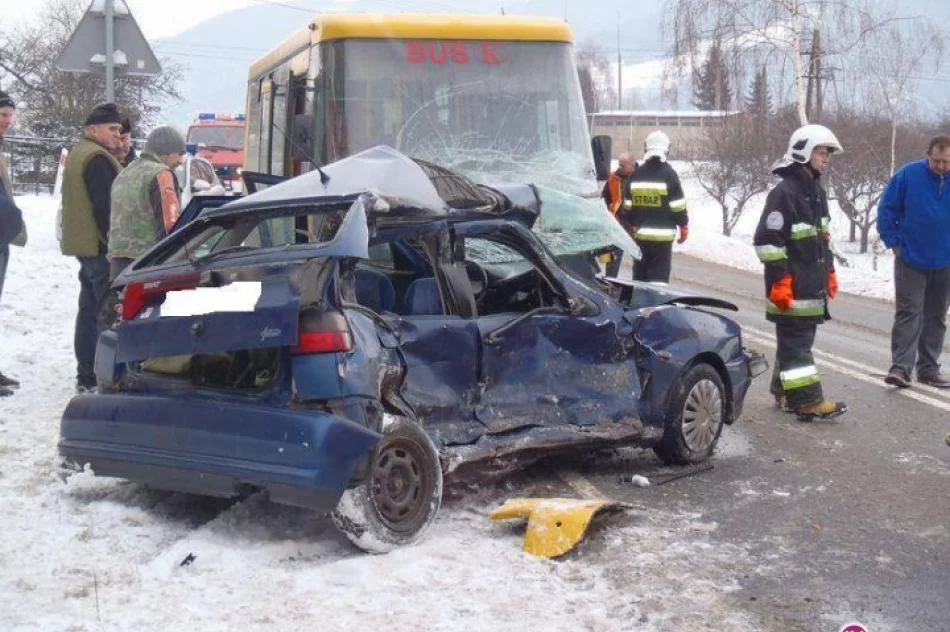 Bus zderzył się z osobowym seatem - zdjęcie 4