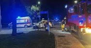Samochód uderzył w barierki, dwie osoby w szpitalu - zdjęcie 2