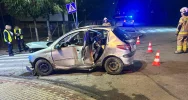 Samochód uderzył w barierki, dwie osoby w szpitalu - zdjęcie 5