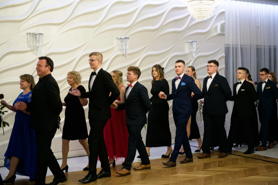 Studniówka ZSTiO w Limanowej - 2024 - zdjęcie 11