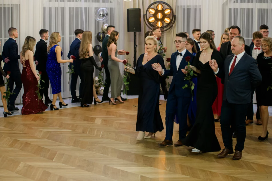 Studniówka ZSTiO w Limanowej - 2024 - zdjęcie 16