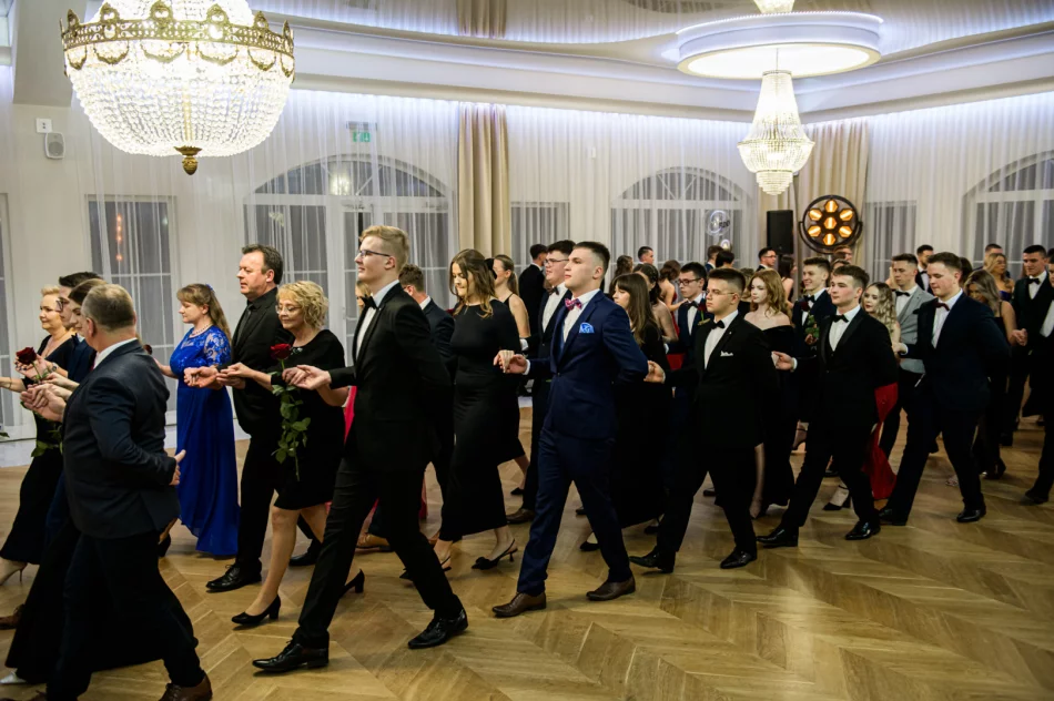 Studniówka ZSTiO w Limanowej - 2024 - zdjęcie 18