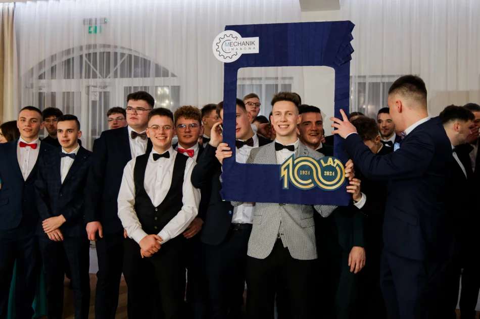 Studniówka ZSTiO w Limanowej - 2024 - zdjęcie 20