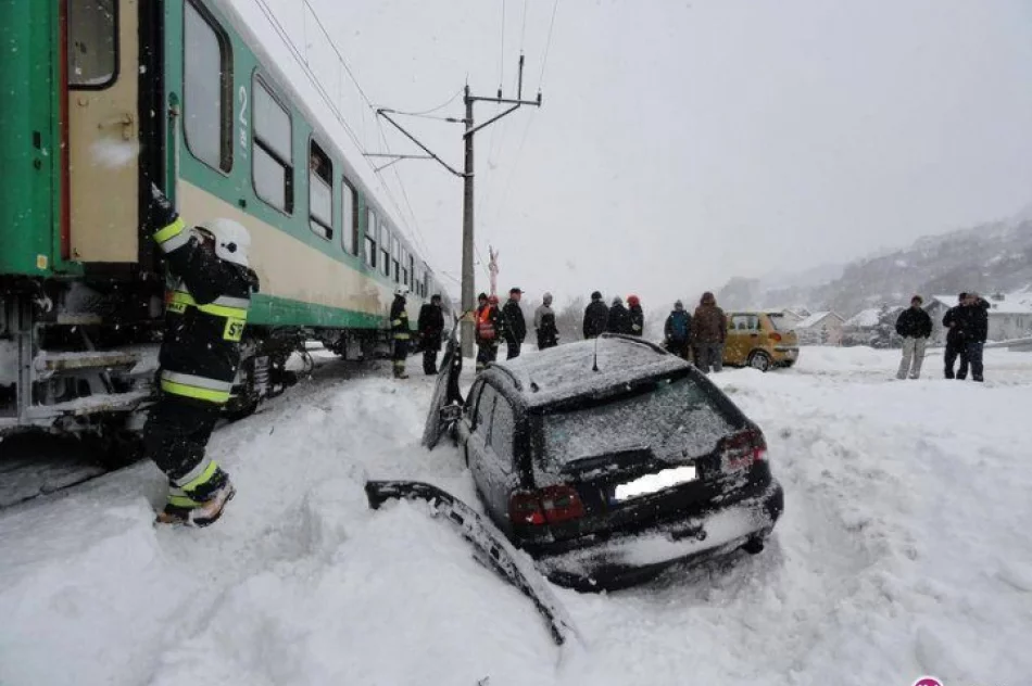 Pociąg najechał na samochód - 2 osoby ranne - zdjęcie 3
