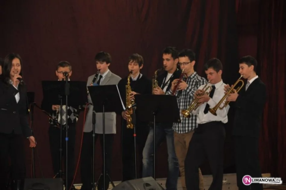 Szkolne kolędowanie nową tradycją - zdjęcie 3