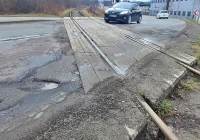 Zły stan techniczny przejazdu kolejowego na DW 965  - zdjęcie główne