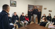 ​Policjanci edukują młodzież na temat bezpieczeństwa podczas ferii - zdjęcie 4