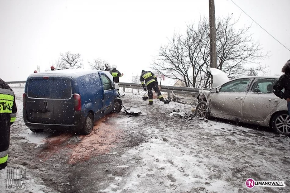 Wypadek 3 samochodów, 4 osoby ranne - zdjęcie 3