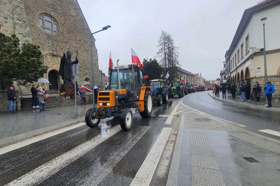 Ogromna manifestacja rolników w Limanowej (ZAPIS TRANSMISJi) - zdjęcie 17