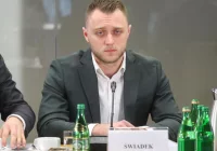 E. Kobos: kierownictwo polityczne Zjednoczonej Prawicy usiłowało tuszować aferę wizową - zdjęcie główne