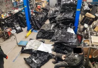 Ponad 2 tony narkotyków i broń u pseudokibiców pod Krakowem - zdjęcie główne