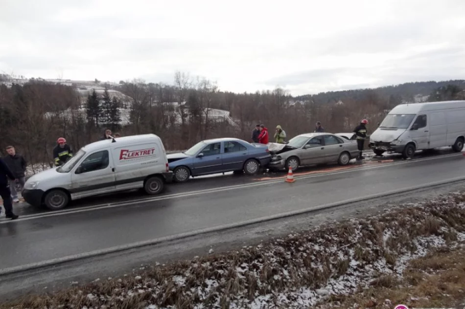 Zderzenie czterech samochodów - zdjęcie 3