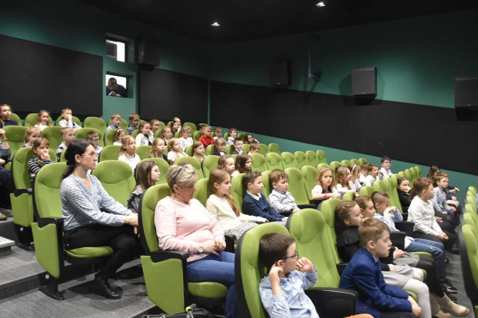 W Miejskiej Bibliotece Publicznej odbyła się Gala „Tobie książko, przyrzekamy!” - zdjęcie 11