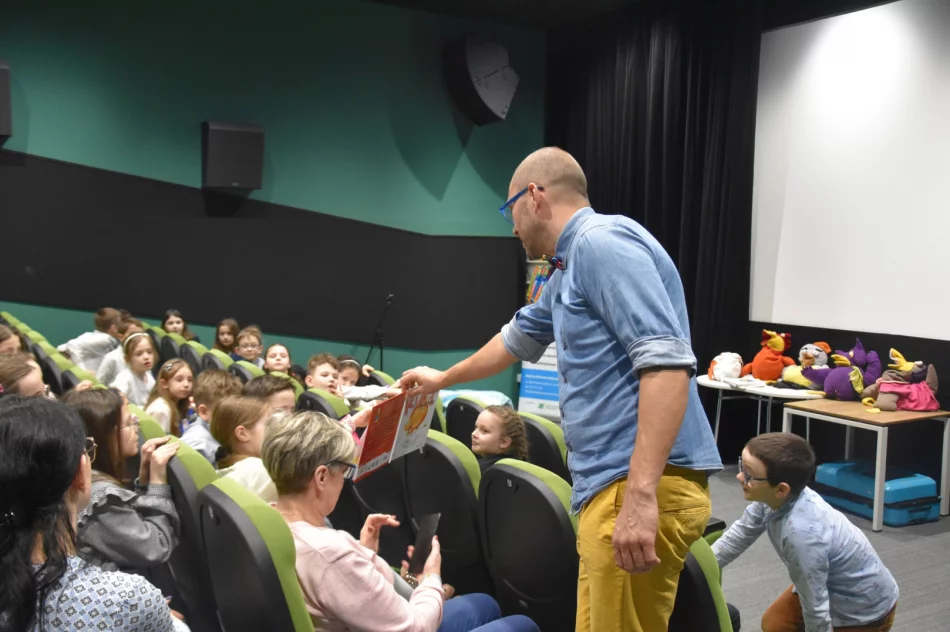 W Miejskiej Bibliotece Publicznej odbyła się Gala „Tobie książko, przyrzekamy!” - zdjęcie 12