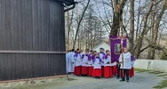 Tłumy żegnały zmarłego kapłana (ZDJĘCIA) - zdjęcie 2