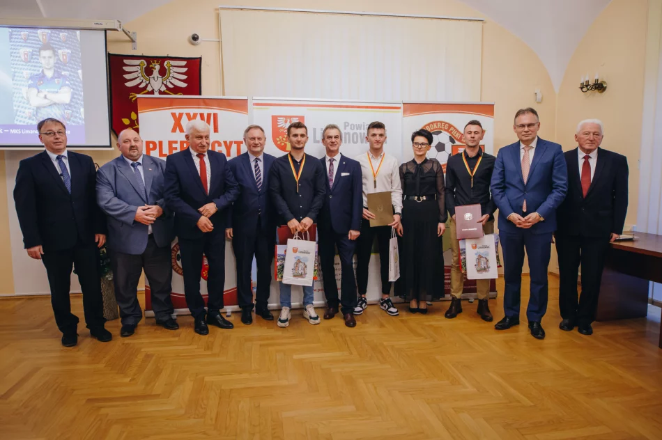 Wyniki piłkarskiego plebiscytu: najlepsi piłkarze, trenerzy i drużyna roku - zdjęcie 11