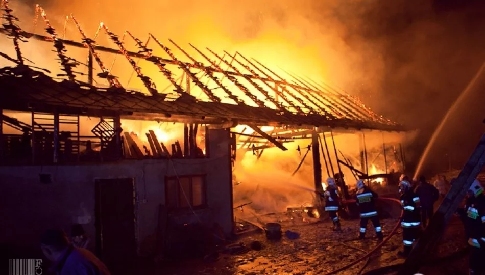 Spłonęła stodoła, uratowano dom - zdjęcie 1