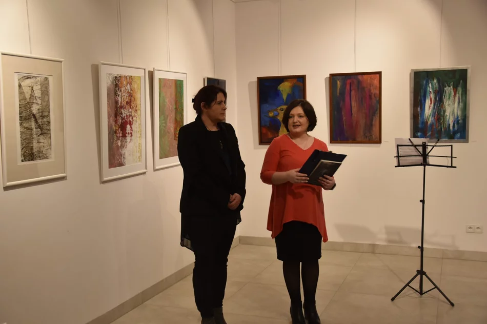 W Miejskiej Galerii Sztuki odbył się wernisaż wystawy pt. „Rytmy i światłocienie” Ewy Stokłosy - zdjęcie 13