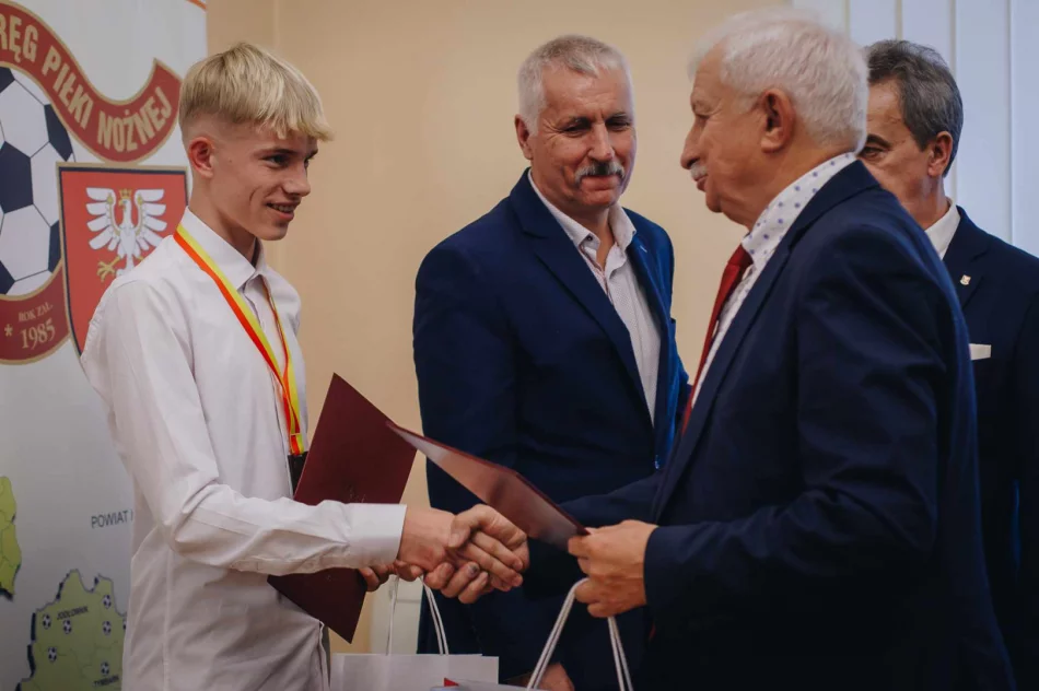 Plebiscyt wyłonił najlepszych piłkarzy, trenerów i drużynę roku - zdjęcie 7