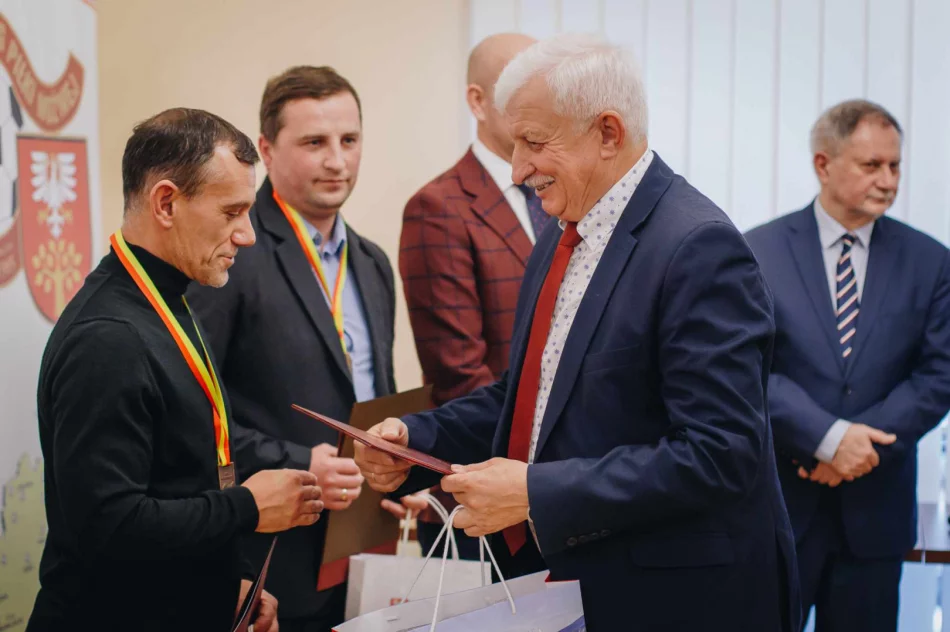 Plebiscyt wyłonił najlepszych piłkarzy, trenerów i drużynę roku - zdjęcie 10