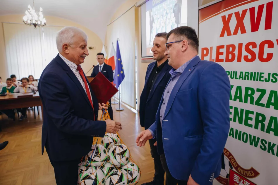 Plebiscyt wyłonił najlepszych piłkarzy, trenerów i drużynę roku - zdjęcie 18
