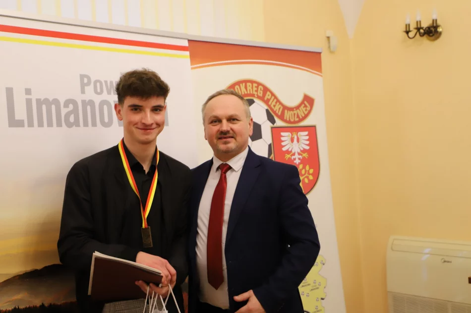 Wybrano najlepszego piłkarza i trenera ziemi Limanowskiej 2023 - zdjęcie 11