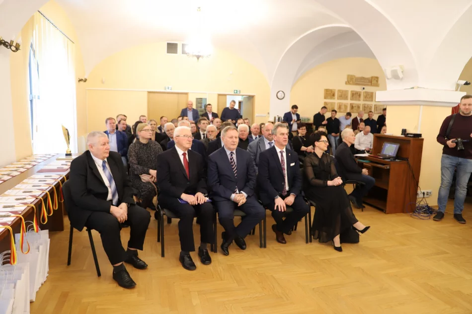 Wybrano najlepszego piłkarza i trenera ziemi Limanowskiej 2023 - zdjęcie 14