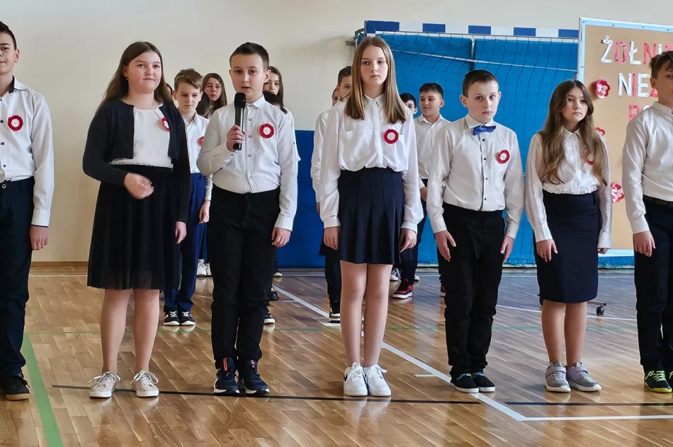 Akademia upamiętniająca Żołnierzy Wyklętych w Szkole Podstawowej Nr 1 w Starej Wsi - zdjęcie 4
