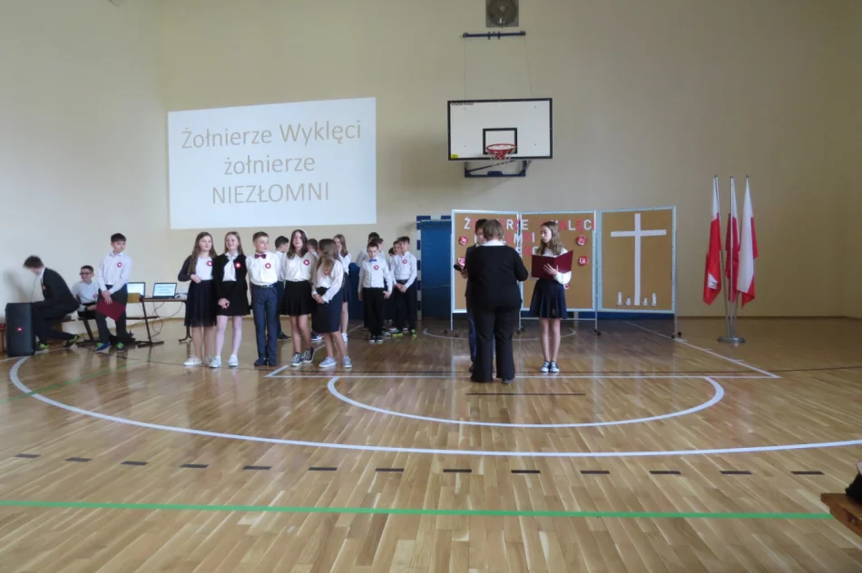 Akademia upamiętniająca Żołnierzy Wyklętych w Szkole Podstawowej Nr 1 w Starej Wsi - zdjęcie 9