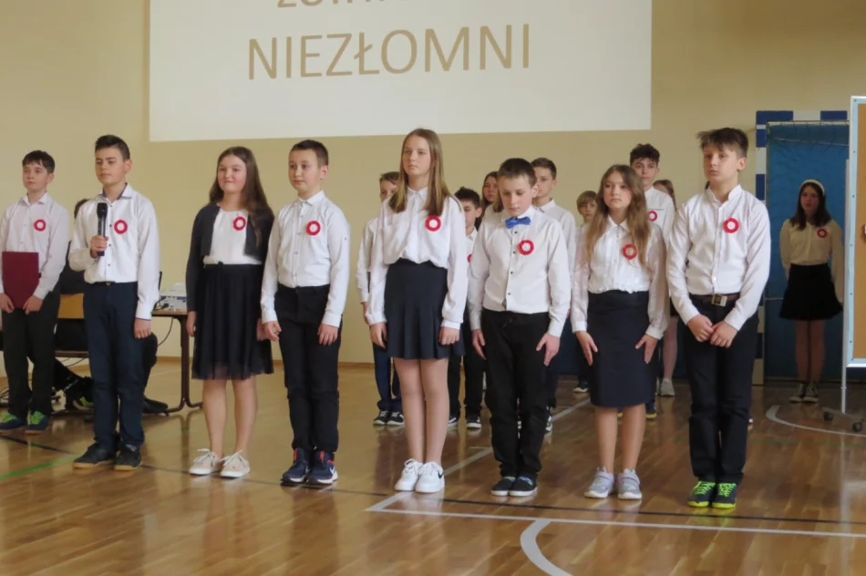 Akademia upamiętniająca Żołnierzy Wyklętych w Szkole Podstawowej Nr 1 w Starej Wsi - zdjęcie 15