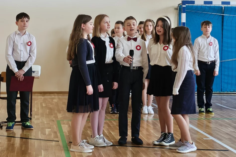 Akademia upamiętniająca Żołnierzy Wyklętych w Szkole Podstawowej Nr 1 w Starej Wsi - zdjęcie 18