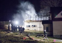 Płonął budynek gospodarczy, uratowano dom - zdjęcie główne