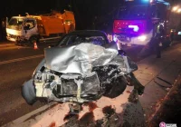 Nissan zderzył się z samochodem ciężarowym - zdjęcie główne