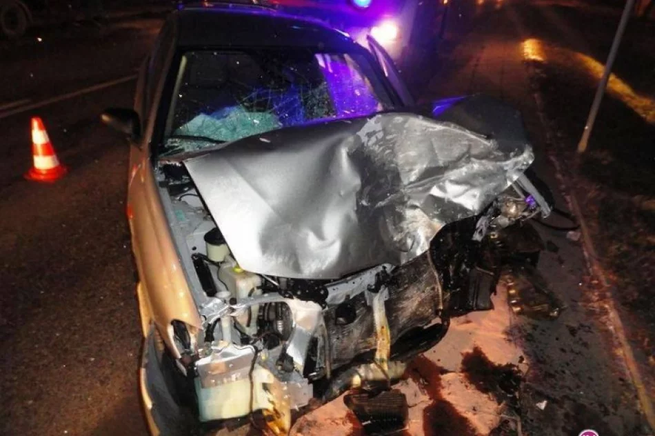 Nissan zderzył się z samochodem ciężarowym - zdjęcie 4