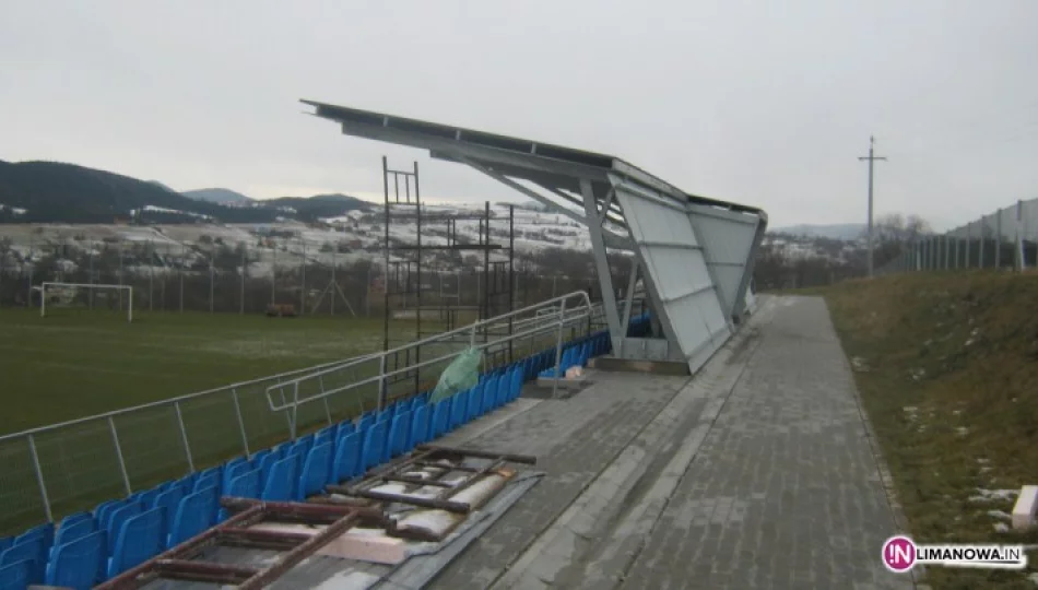 Mają już stadion i zadaszoną trybunę - zdjęcie 1